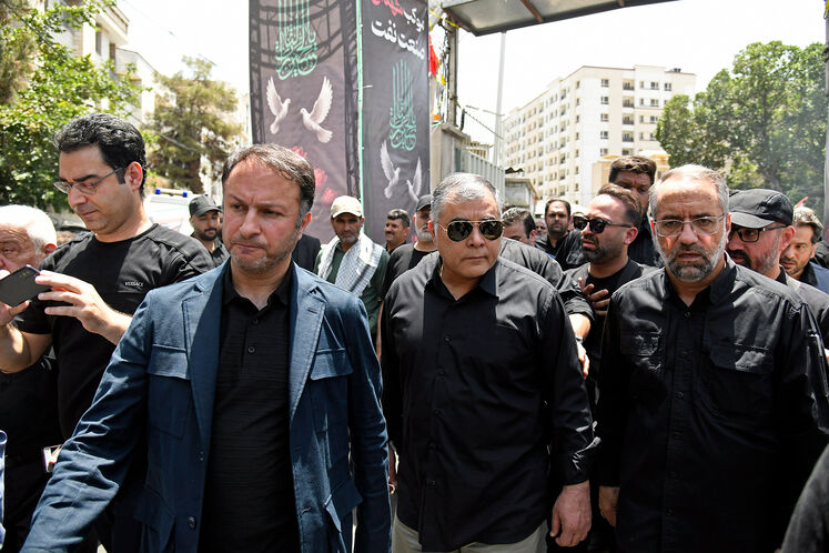 بازدید محسن پاک‌نژاد، وزیر نفت از موکب شهدای نفت