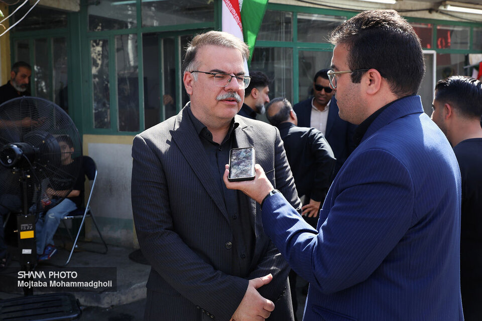 همراهی همیشگی کارکنان صنعت نفت با مردم همراهی همیشگی کارکنان صنعت نفت با مردم