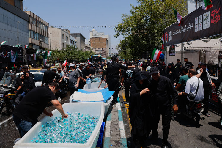 خدمات‌رسانی موکب شهدای نفت در دومین روز وداع با امام شهید