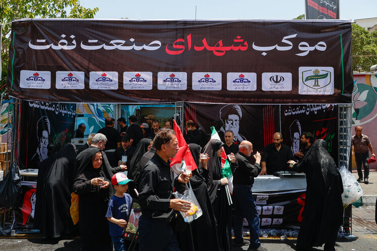 خدمات‌رسانی موکب شهدای نفت در دومین روز وداع با امام شهید