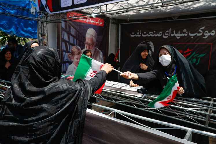 خدمات‌رسانی موکب شهدای نفت در دومین روز وداع با امام شهید