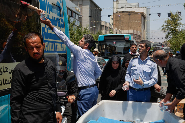 خدمات‌رسانی موکب شهدای نفت در دومین روز وداع با امام شهید