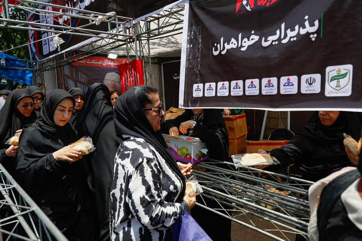 خدمات‌رسانی موکب شهدای نفت در دومین روز وداع با امام شهید