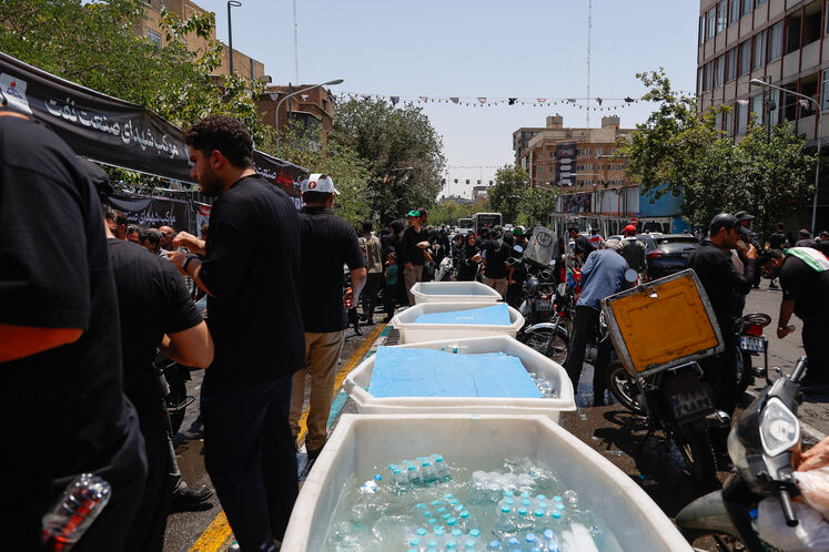 خدمات‌رسانی موکب شهدای نفت در دومین روز وداع با امام شهید