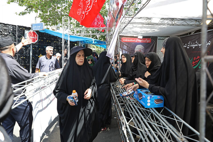 خدمات‌رسانی موکب شهدای نفت در دومین روز وداع با امام شهید