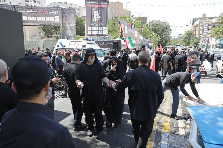 خدمات‌رسانی موکب شهدای نفت در دومین روز وداع با امام شهید