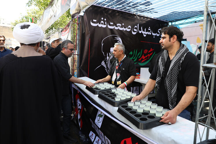 خدمات‌رسانی موکب شهدای نفت در دومین روز وداع با امام شهید