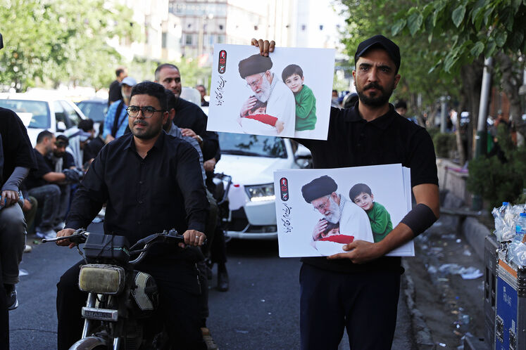 خدمات‌رسانی موکب شهدای نفت در دومین روز وداع با امام شهید