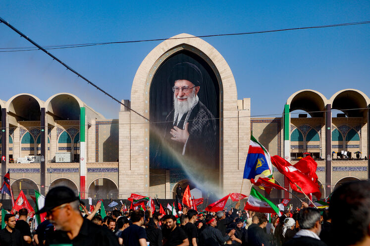 آیین اقامه نماز بر پیکر رهبر شهید ایران