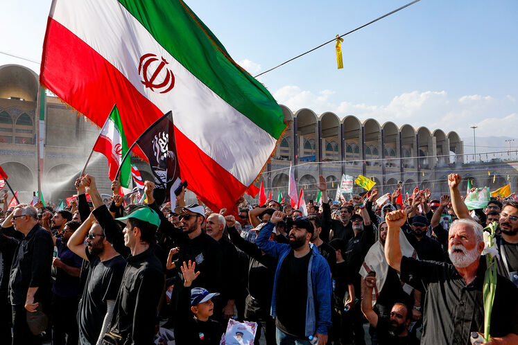 آیین اقامه نماز بر پیکر رهبر شهید ایران