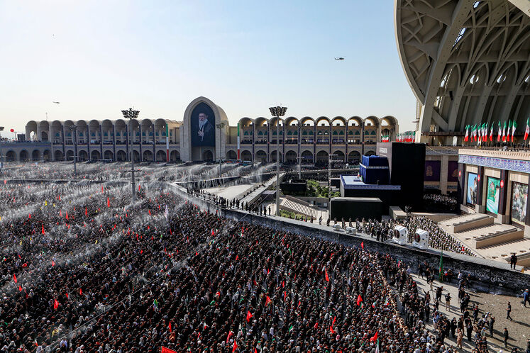 آیین اقامه نماز بر پیکر رهبر شهید ایران