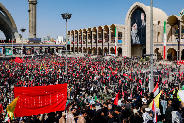 آیین اقامه نماز بر پیکر رهبر شهید ایران