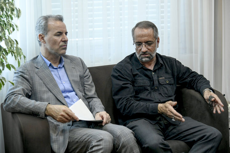 سید عباس بهشتی، فرمانده پیشین مرکز مقاومت بسیج وزارت نفت، و جلال میرزایی، مدیرکل دفتر وزارتی و مشاور وزیر نفت