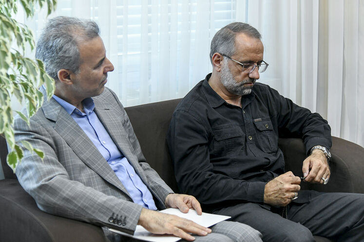 سید عباس بهشتی، فرمانده پیشین مرکز مقاومت بسیج وزارت نفت، و جلال میرزایی، مدیرکل دفتر وزارتی و مشاور وزیر نفت