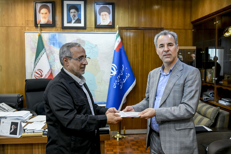 جلال میرزایی، مدیرکل دفتر وزارتی و مشاور وزیر نفت، و داوود طارمی، سرپرست مرکز مقاوت بسیج وزارت نفت
