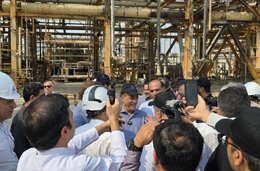 Presidential aide visits South Pars Gas Complex