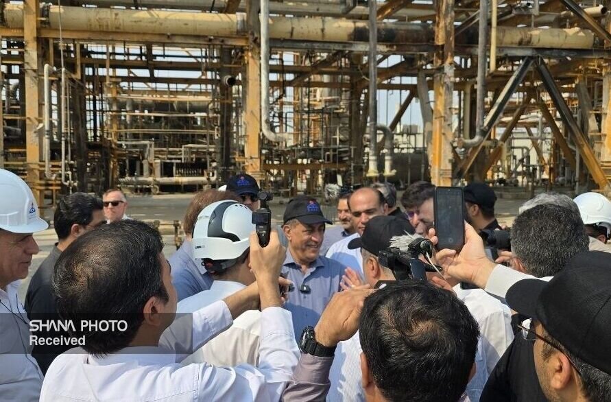 بازدید معاون اجرایی رئیسجمهوری از مجتمع گاز پارس جنوبی بازدید معاون اجرایی رئیسجمهوری از مجتمع گاز پارس جنوبی