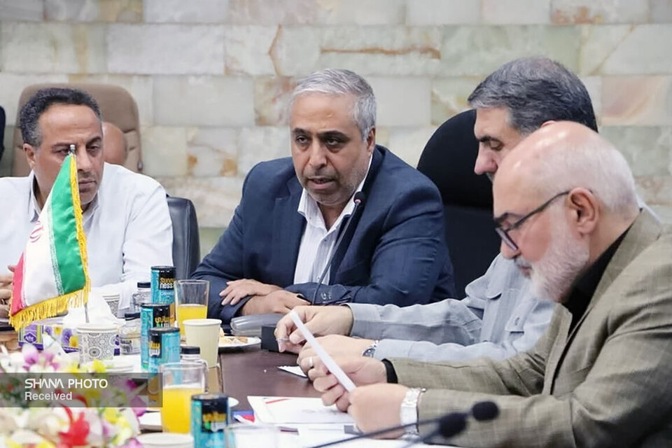 کارکنان صنعت نفت با ایثار و پایمردی، استمرار تولید را حفظ کردند کارکنان صنعت نفت با ایثار و پایمردی، استمرار تولید را حفظ کردند
