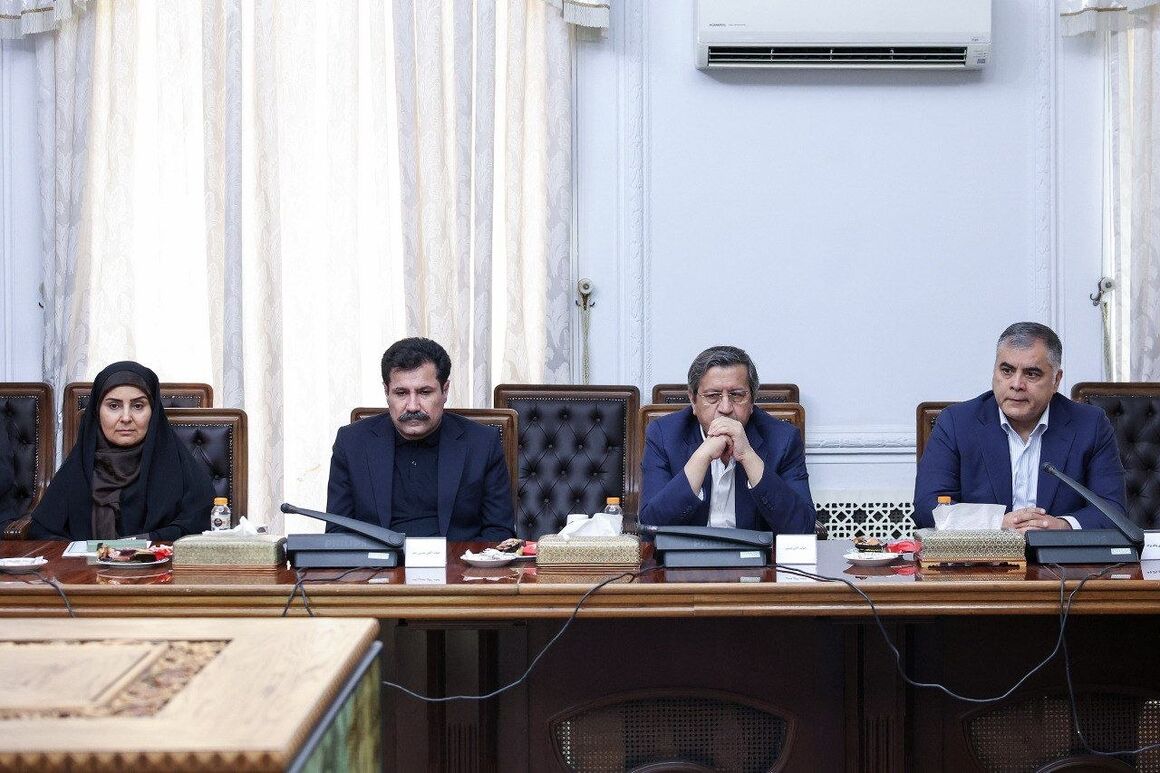 محورهای همکاری ایران و عراق در حوزههای اقتصادی و انرژی بررسی شد محورهای همکاری ایران و عراق در حوزههای اقتصادی و انرژی بررسی شد
