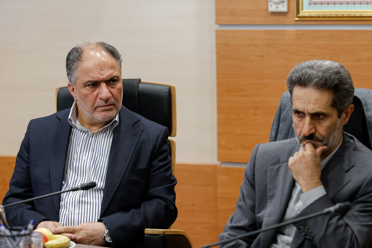  سید محسن جمالی، رییس صندوق های بازنشستگی صنعت نفت(سمت چپ)