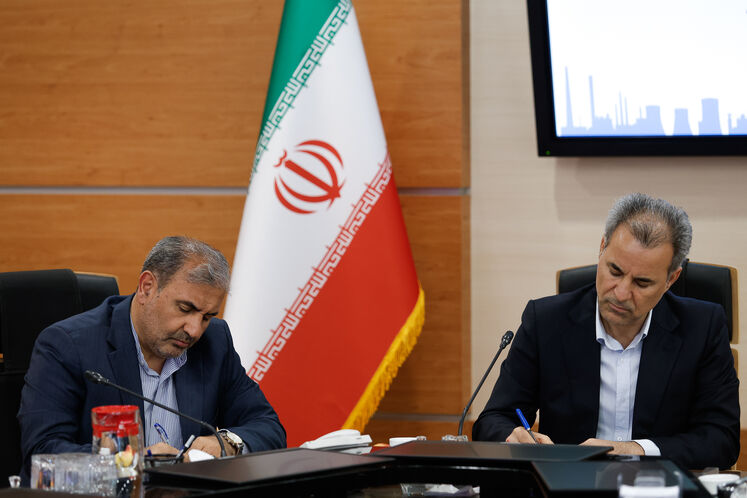 جلال میرزایی ،مدیرکل دفتر وزارتی و مشاور وزیر نفت و  سخاوت اسدی، عضو اصلی و رئیس هیئت‌رئیسه صندوق‌های بازنشستگی، پس‌انداز و رفاه کارکنان صنعت نفت