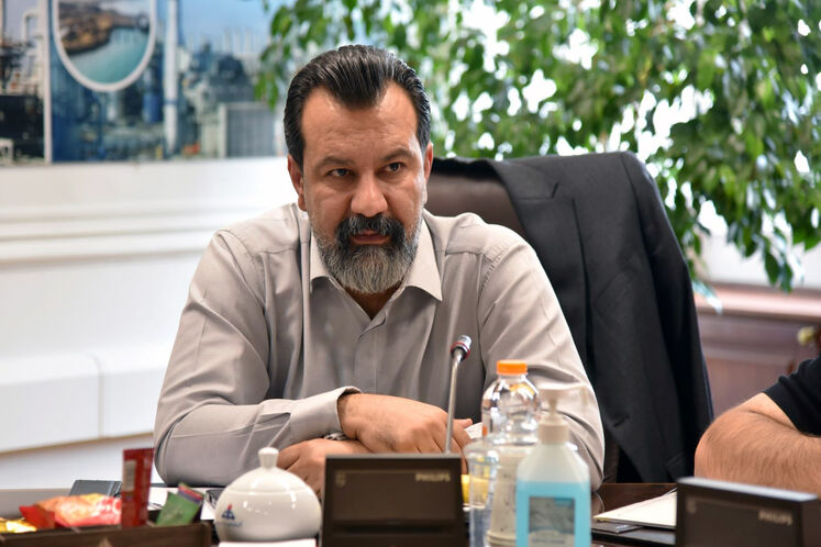 مسعود کشاورز، رئیس روابط عمومی شرکت ملی نفت ایران