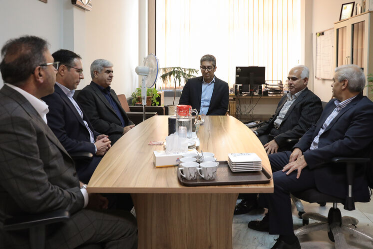 بازدید پیمان ایمانی، مدیرعامل شرکت نفت مناطق مرکزی ایران، از تحریریه شانا و مشعل و ایران پترولیوم