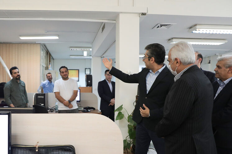 بازدید پیمان ایمانی، مدیرعامل شرکت نفت مناطق مرکزی ایران، از تحریریه شانا و مشعل و ایران پترولیوم