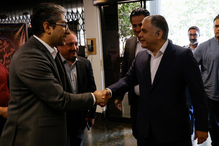 بازدید محسن پاک‌نژاد، وزیر نفت از رسانه‌های روابط عمومی