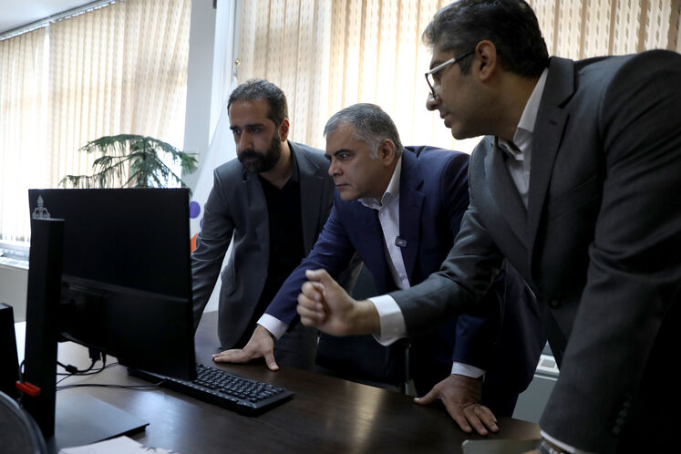 بازدید محسن پاک‌نژاد، وزیر نفت، از رسانه‌های روابط عمومی