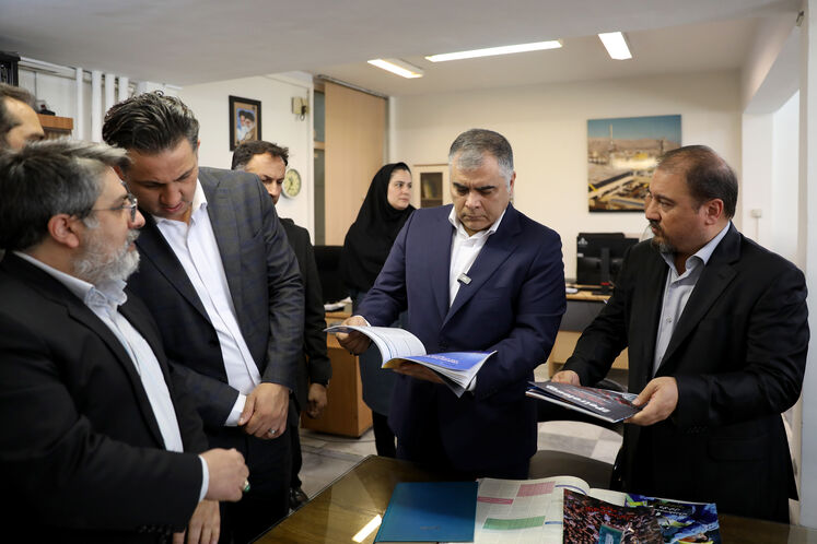بازدید محسن پاک‌نژاد، وزیر نفت، از رسانه‌های روابط عمومی