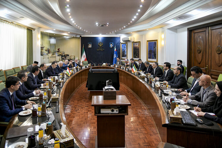 دیدار محسن پاک‌نژاد، وزیر نفت، با عظیم ابراهیم، وزیر حمل‌ونقل و دلیر جمعه، وزیر انرژی و منابع آب تاجیکستان