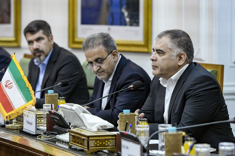 دیدار محسن پاک‌نژاد، وزیر نفت، با عظیم ابراهیم، وزیر حمل‌ونقل و دلیر جمعه، وزیر انرژی و منابع آب تاجیکستان