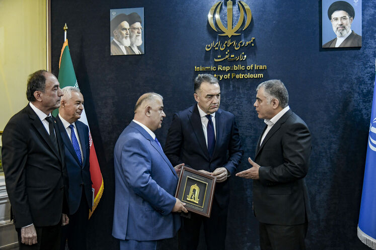 دیدار محسن پاک‌نژاد، وزیر نفت، با عظیم ابراهیم، وزیر حمل‌ونقل و دلیر جمعه، وزیر انرژی و منابع آب تاجیکستان