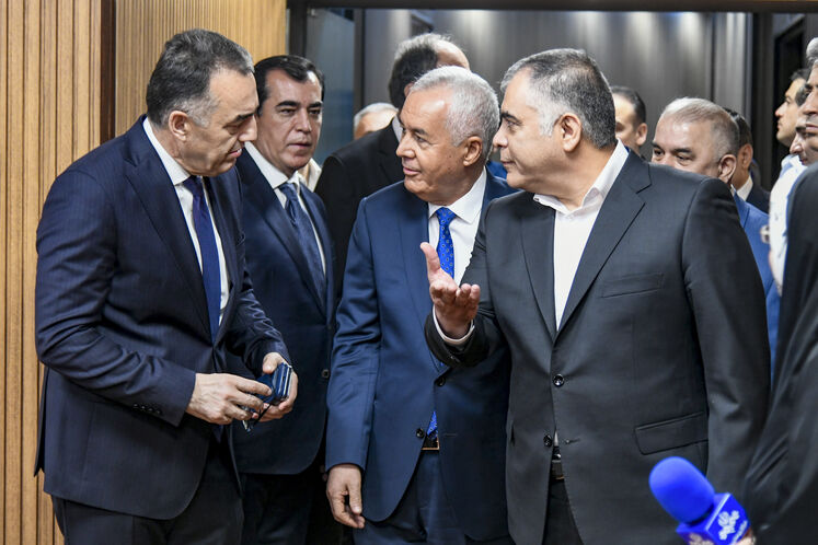 دیدار محسن پاک‌نژاد، وزیر نفت، با عظیم ابراهیم، وزیر حمل‌ونقل و دلیر جمعه، وزیر انرژی و منابع آب تاجیکستان