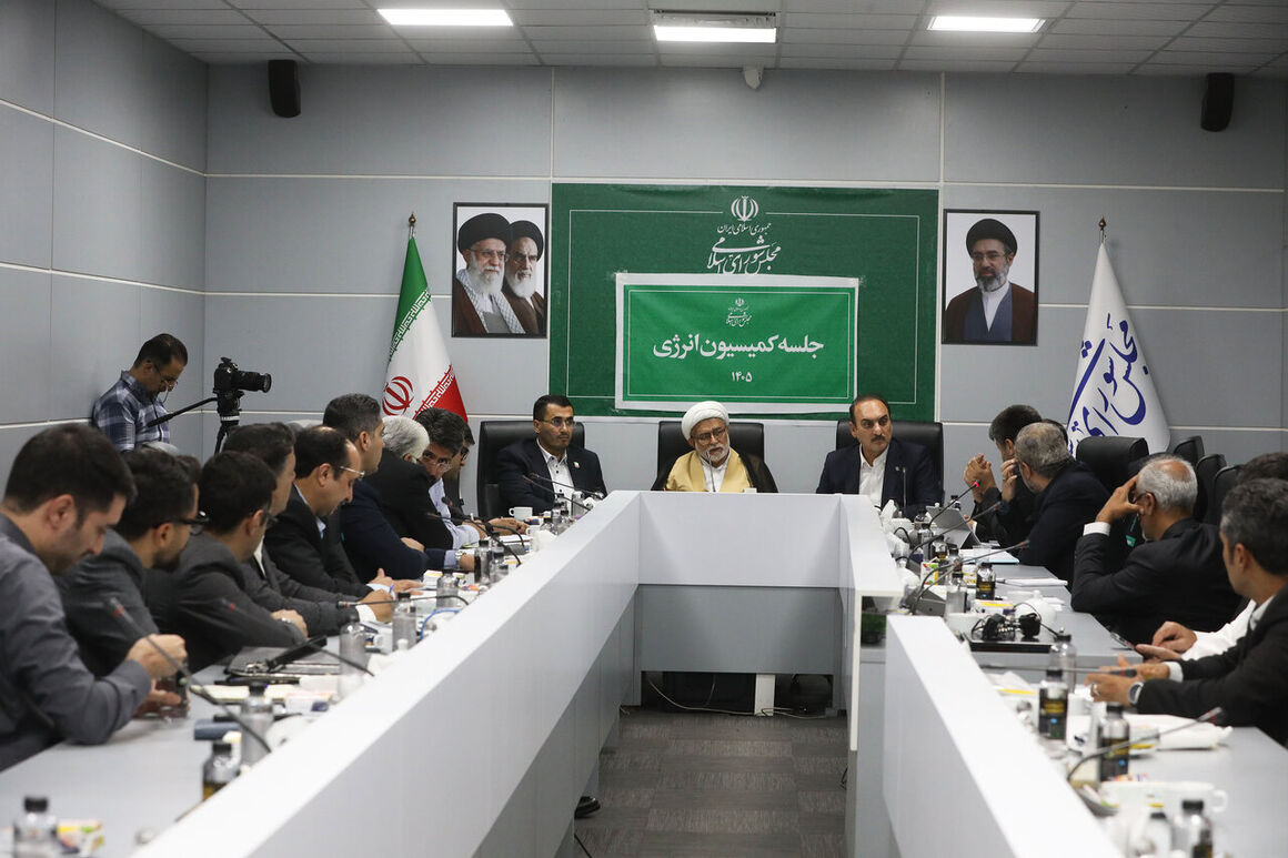 نخستین نشست کارگروه ارزیابی الگوهای مدیریت بنزین برگزار شد نخستین نشست کارگروه ارزیابی الگوهای مدیریت بنزین برگزار شد