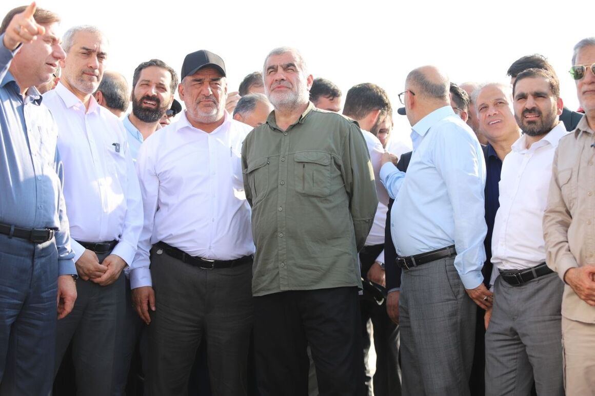 سکوی مسکونی ۲۳۰۰ تنی Q۴ راهی میدان رشادت شد سکوی مسکونی ۲۳۰۰ تنی Q۴ راهی میدان رشادت شد