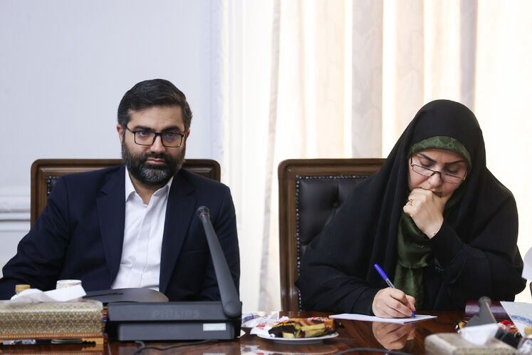 فرزانه صادق مالواجرد، وزیر راه و شهرسازی و اسماعیل سقاب اصفهانی، معاون رئیس‌جمهور و رئیس سازمان بهینه‌سازی و مدیریت راهبردی انرژی