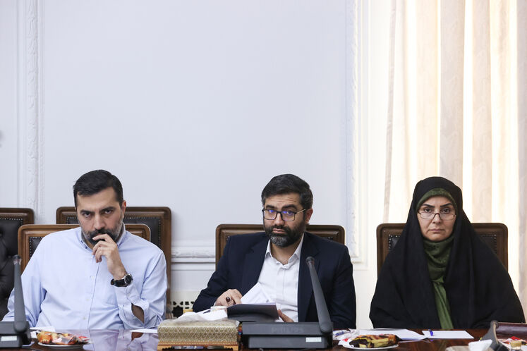 فرزانه صادق مالواجرد، وزیر راه و شهرسازی و اسماعیل سقاب اصفهانی، معاون رئیس‌جمهور و رئیس سازمان بهینه‌سازی و مدیریت راهبردی انرژی