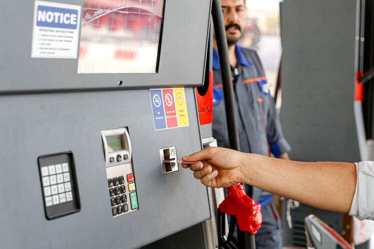 وضعیت عادی عرضه بنزین در جایگاه‌های سوخت کشور_ جایگاه پمپ بنزین چهارراه کالج
