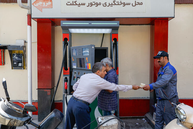 وضعیت عادی عرضه بنزین در جایگاه‌های سوخت کشور_ جایگاه پمپ بنزین وصال شیرازی