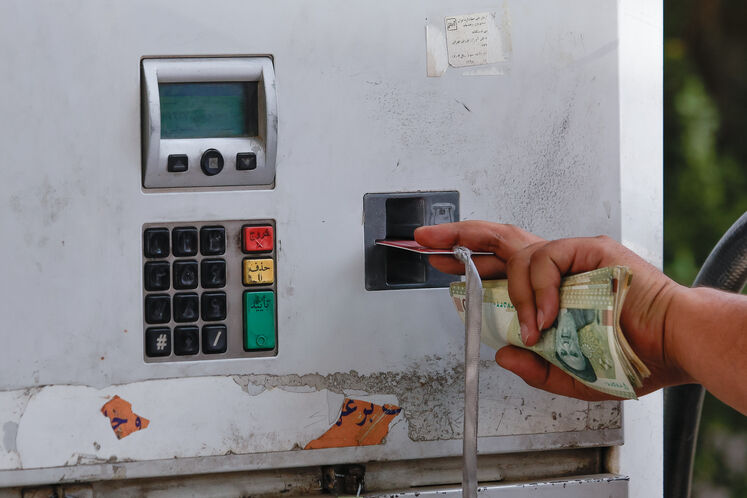 وضعیت عادی عرضه بنزین در جایگاه‌های سوخت کشور_ جایگاه پمپ بنزین میرزای شیرازی