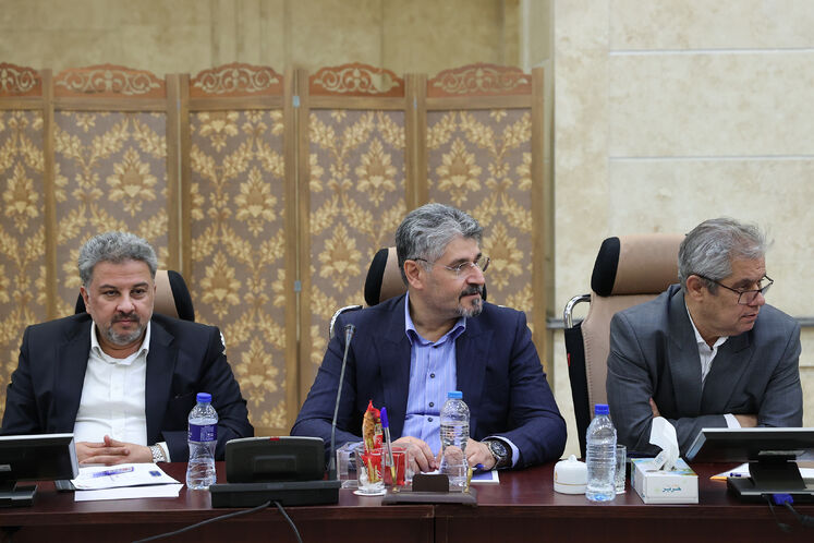  فرخ علیخانی، مدیر برنامه‌ریزی تلفیقی شرکت ملی نفت ایران، تورج دهقانی، مدیرعامل شرکت نفت و گاز پارس