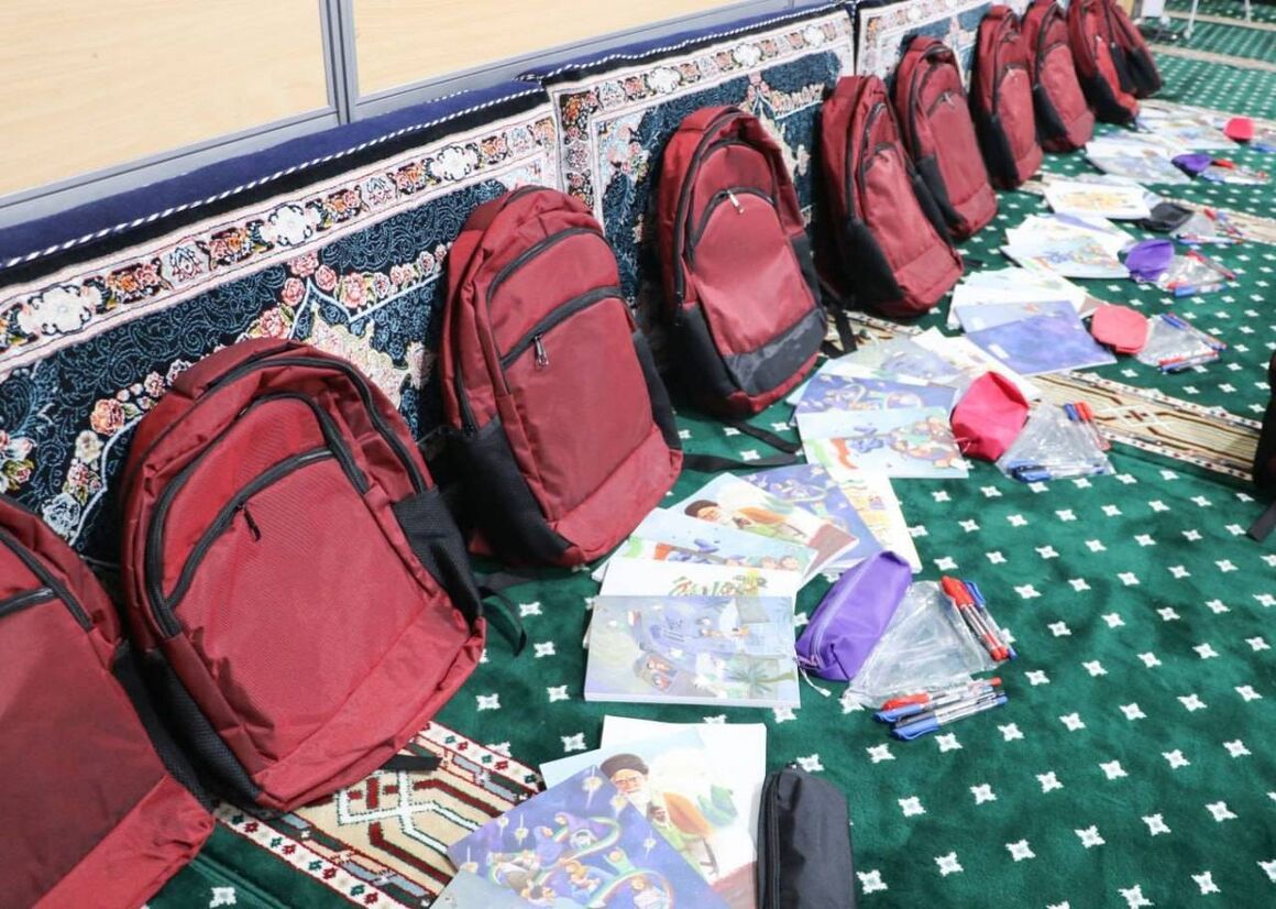 اهدای ۲ هزار بسته کمک‌آموزشی در استان هرمزگان