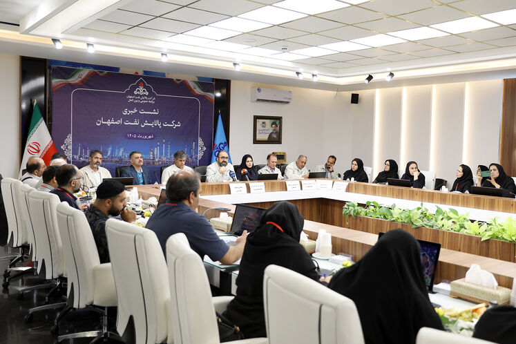 نشست خبری غلامرضا باقری دیزج، مدیرعامل پالایشگاه اصفهان