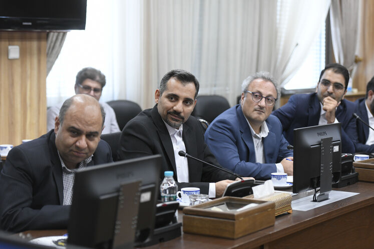 نشست هم‌اندیشی مردمی‌سازی گاز طبیعی از طریق کارورها