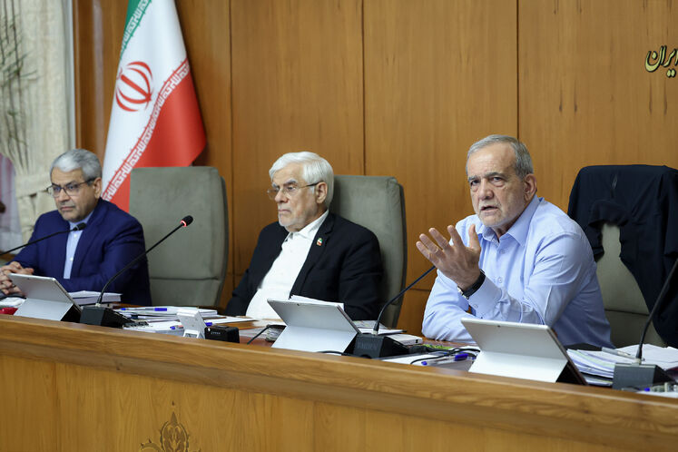 مسعود پزشکیان، رئیس‌جمهوری و محمدرضا عارف، معاون اول رئیس‌جمهوری
