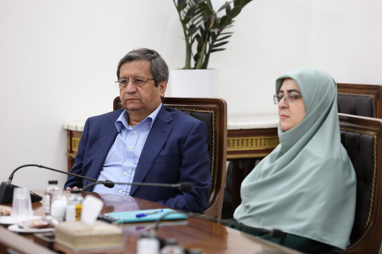 فاطمه مهاجرانی، سخنگوی دولت و عبدالناصر همتی، رئیس بانک مرکزی جمهوری اسلامی ایران 