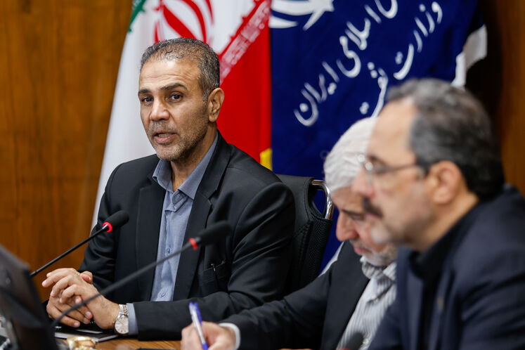 سمت چپ: مسعود رحیمی، مدیر کل بازرسی، نظارت بر عملکرد و رسیدگی به شکایات وزارت نفت