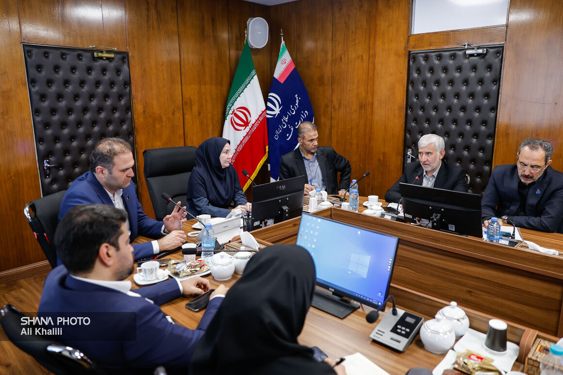 نشست مشترک بررسی عملکرد وزارت نفت در سامانه فوریت‌های اداری